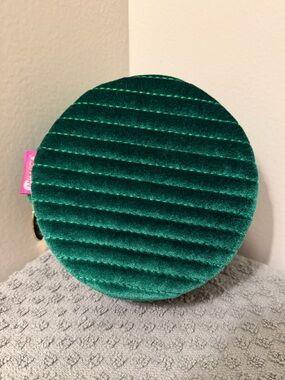 Mi Amica Small Round Emerald Green Crushed Velvet Travel Jewelry Organizer